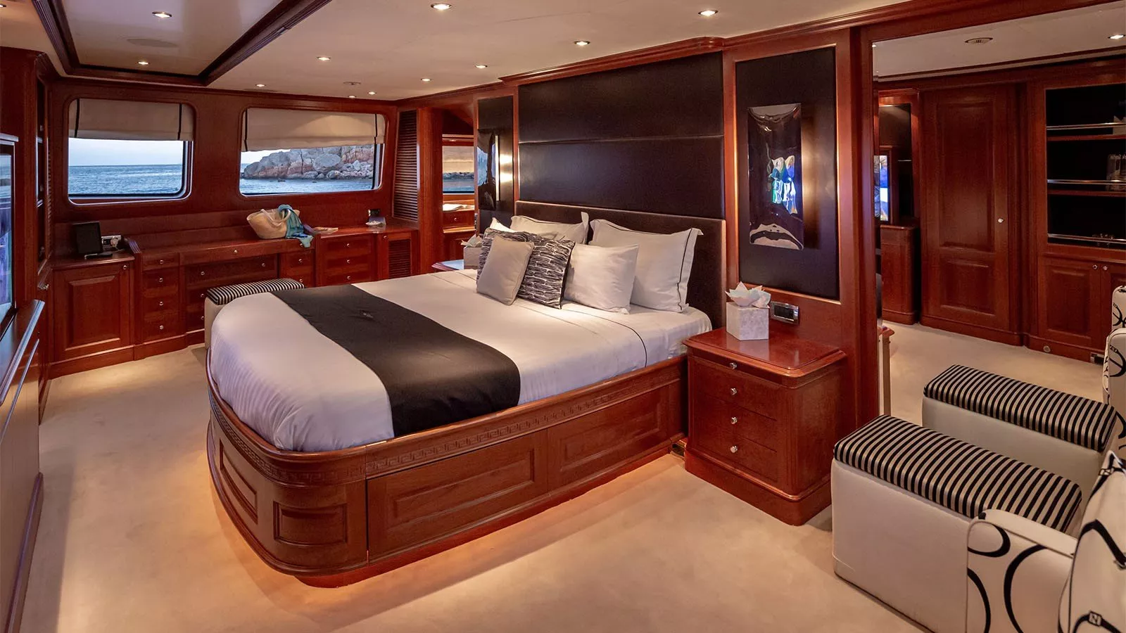 https://dev-api.arconyachts.com/storage/media/21524/conversions/769_8175117577-optimize.webp