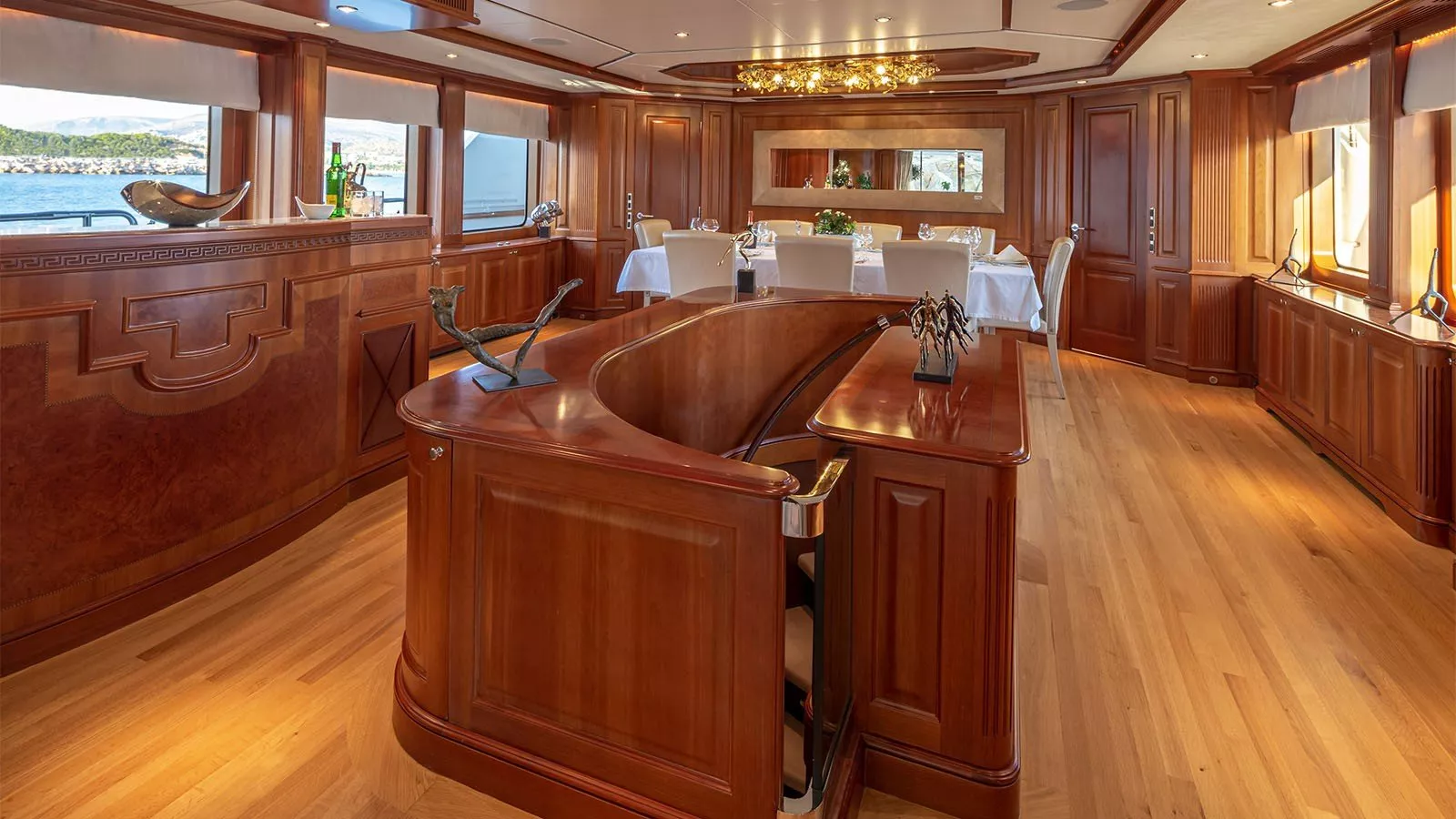 https://dev-api.arconyachts.com/storage/media/21527/conversions/769_3757357173-optimize.webp