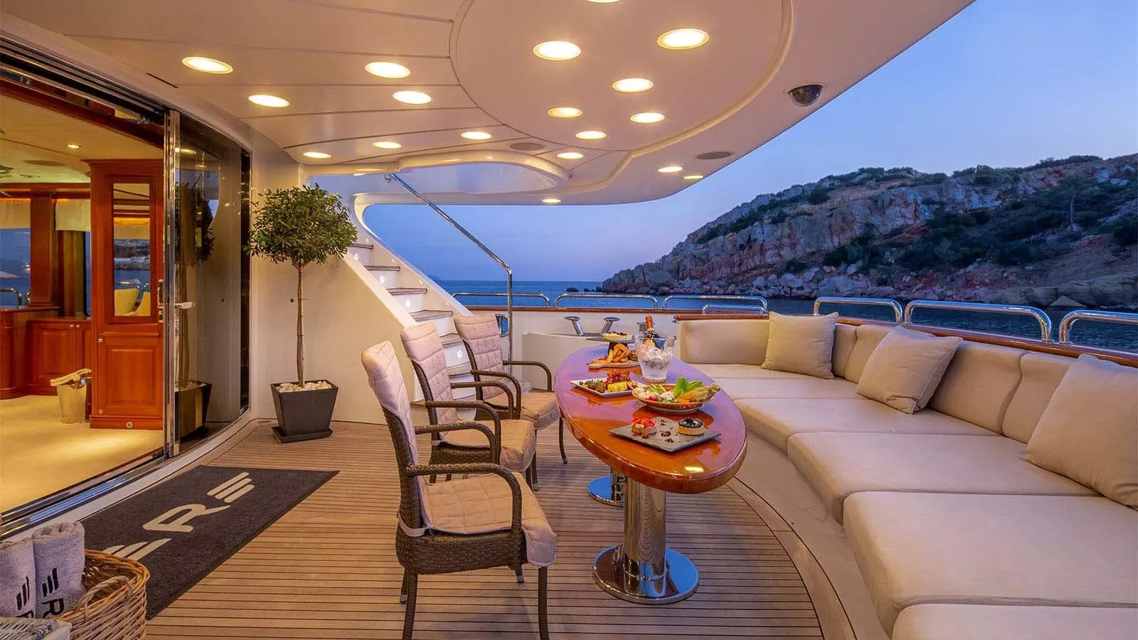 https://dev-api.arconyachts.com/storage/media/21529/conversions/769_0920522996-optimize.webp