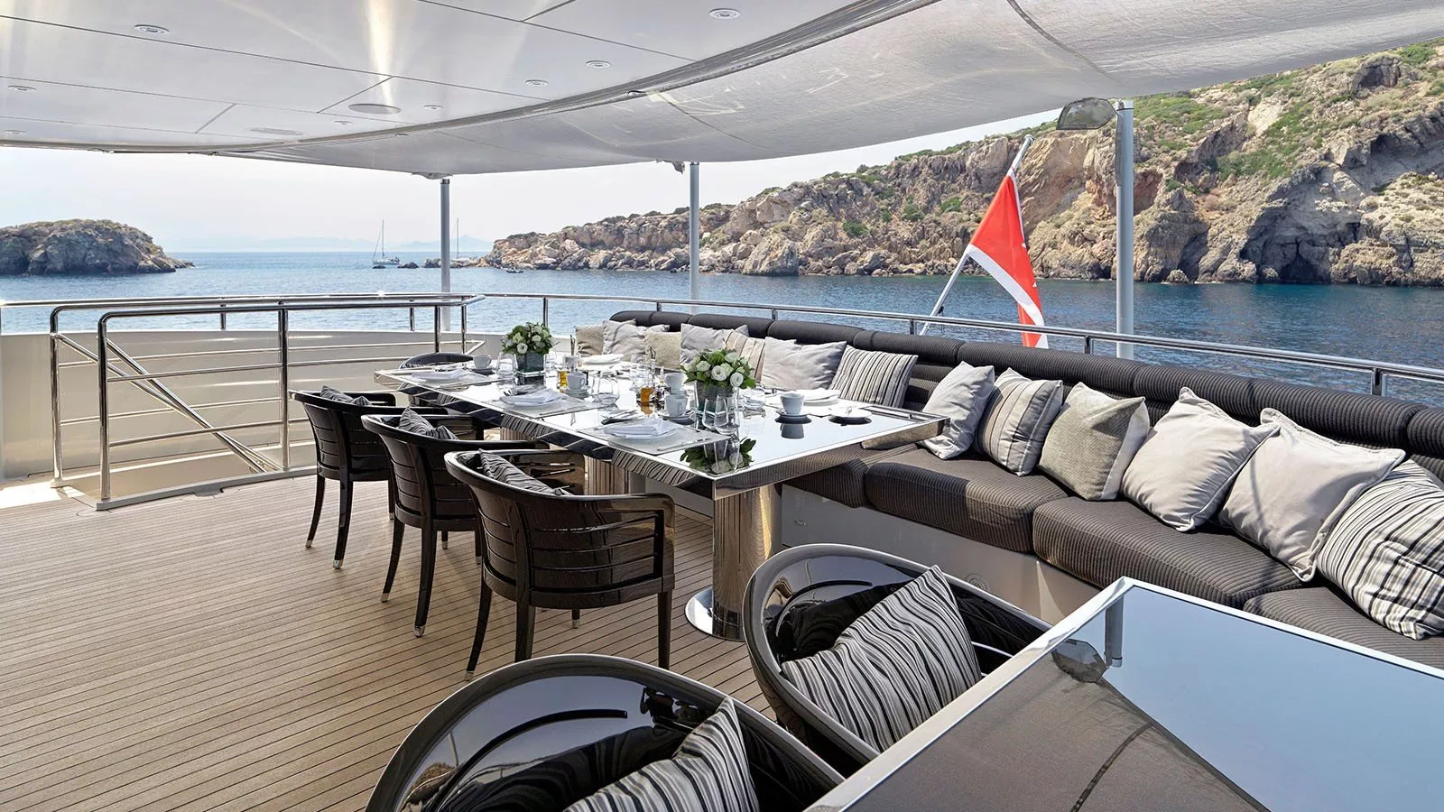 https://dev-api.arconyachts.com/storage/media/21583/conversions/766_8774845159-optimize.webp