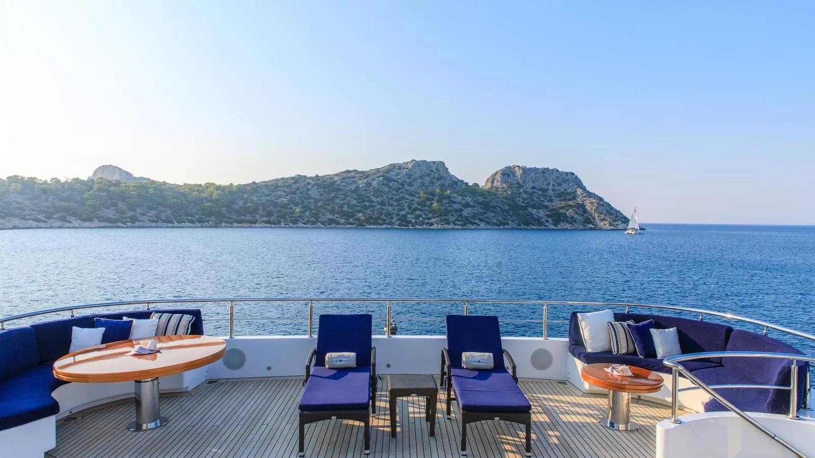 https://dev-api.arconyachts.com/storage/media/21628/conversions/764_8834864857-optimize.webp