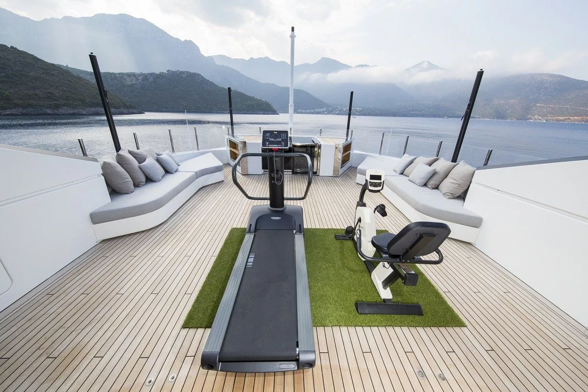 https://dev-api.arconyachts.com/storage/media/21649/conversions/763_9639897975-optimize.webp