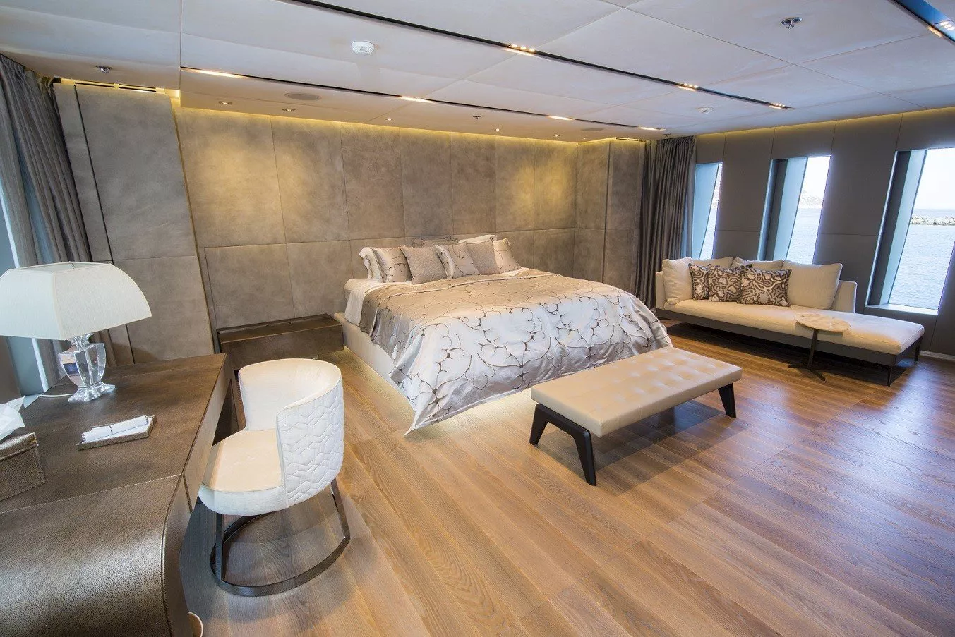https://dev-api.arconyachts.com/storage/media/21651/conversions/763_8571500070-optimize.webp