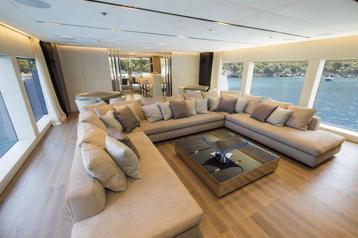 https://dev-api.arconyachts.com/storage/media/21653/conversions/763_2247792633-optimize.webp