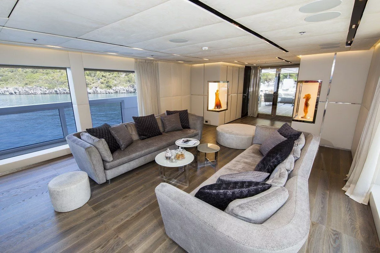 https://dev-api.arconyachts.com/storage/media/21654/conversions/763_0199707004-optimize.webp