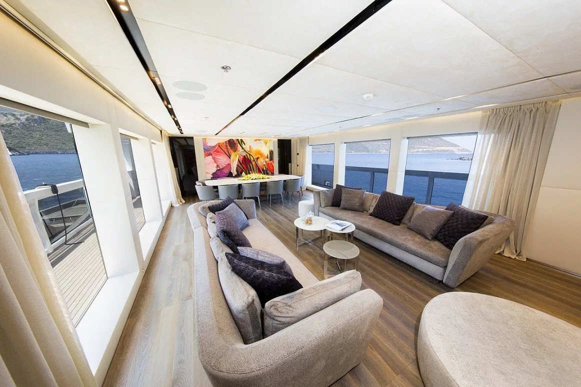 https://dev-api.arconyachts.com/storage/media/21655/conversions/763_2177821236-optimize.webp