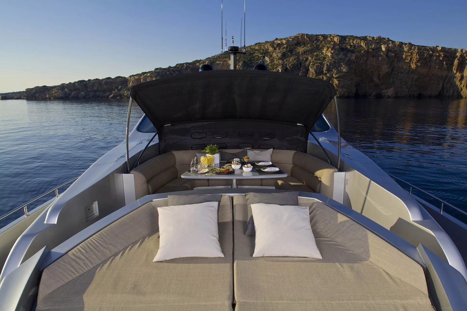https://dev-api.arconyachts.com/storage/media/21761/conversions/760_3601104931-optimize.webp