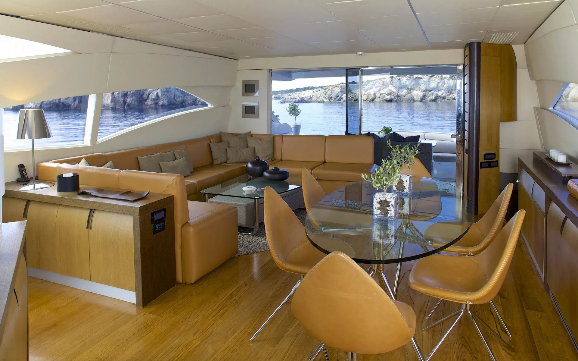 https://dev-api.arconyachts.com/storage/media/21765/conversions/760_2783920667-optimize.webp