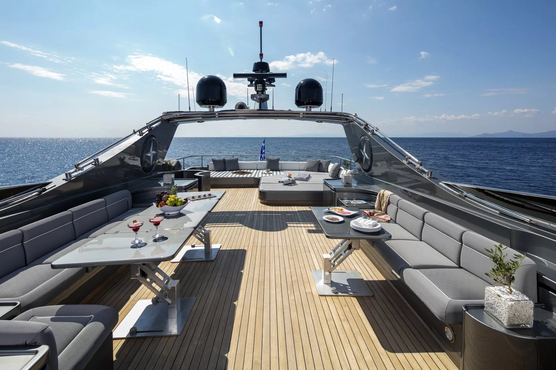 https://dev-api.arconyachts.com/storage/media/21771/conversions/756_0224355349-optimize.webp