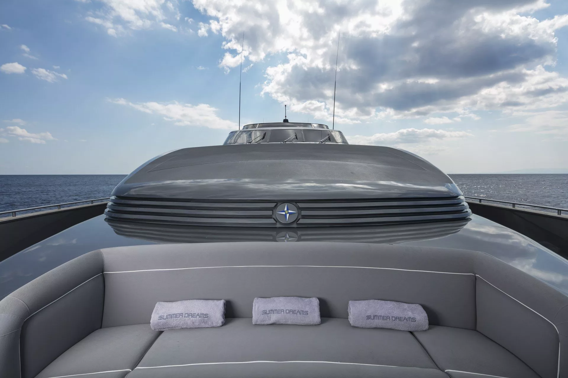 https://dev-api.arconyachts.com/storage/media/21775/conversions/756_9504996508-optimize.webp