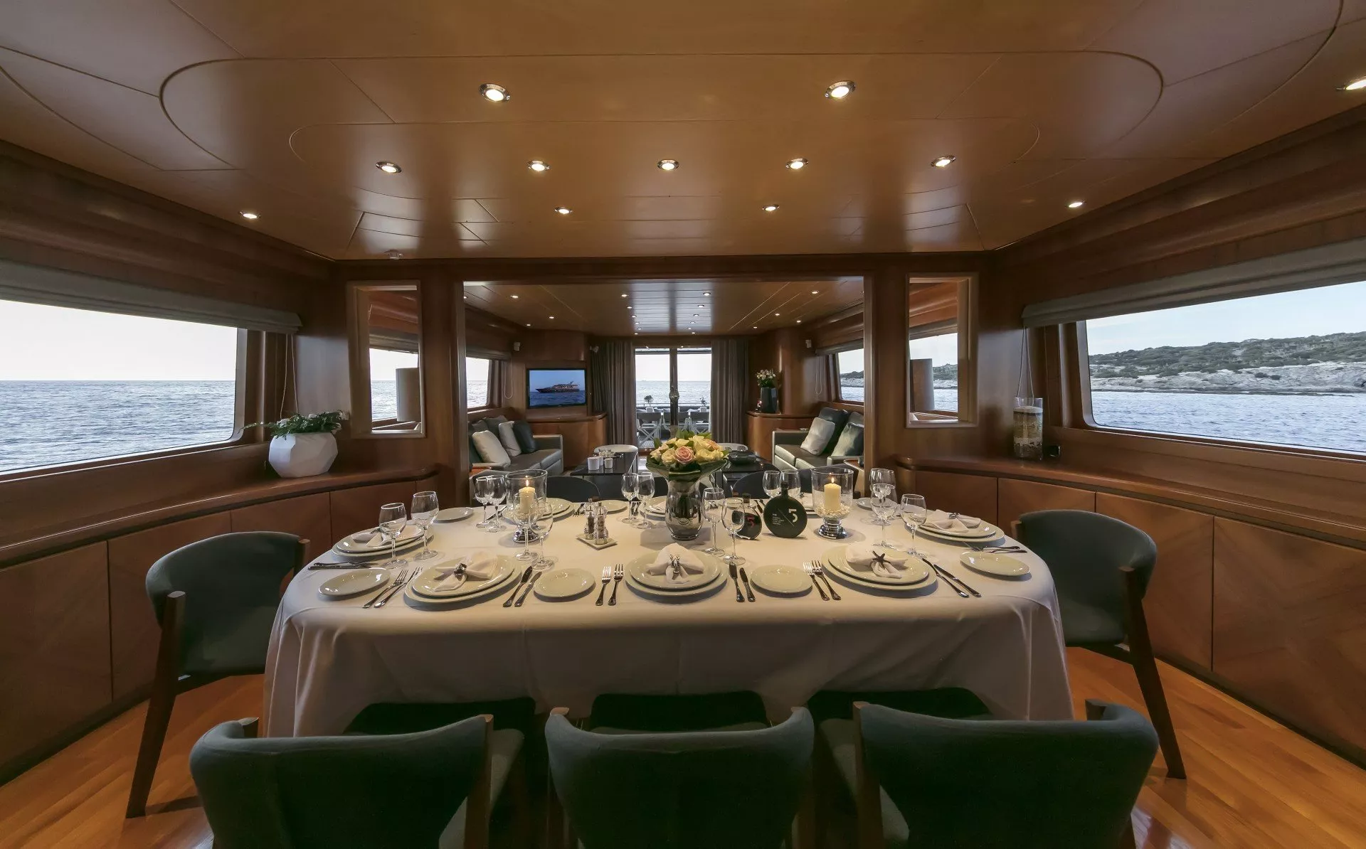 https://dev-api.arconyachts.com/storage/media/21777/conversions/756_9919479981-optimize.webp