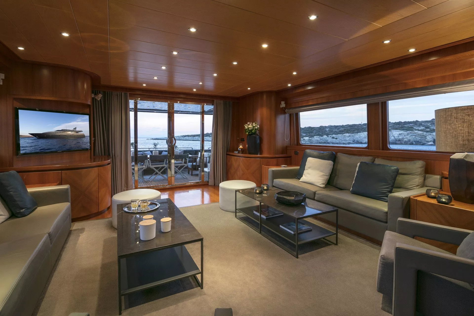 https://dev-api.arconyachts.com/storage/media/21778/conversions/756_4559533442-optimize.webp