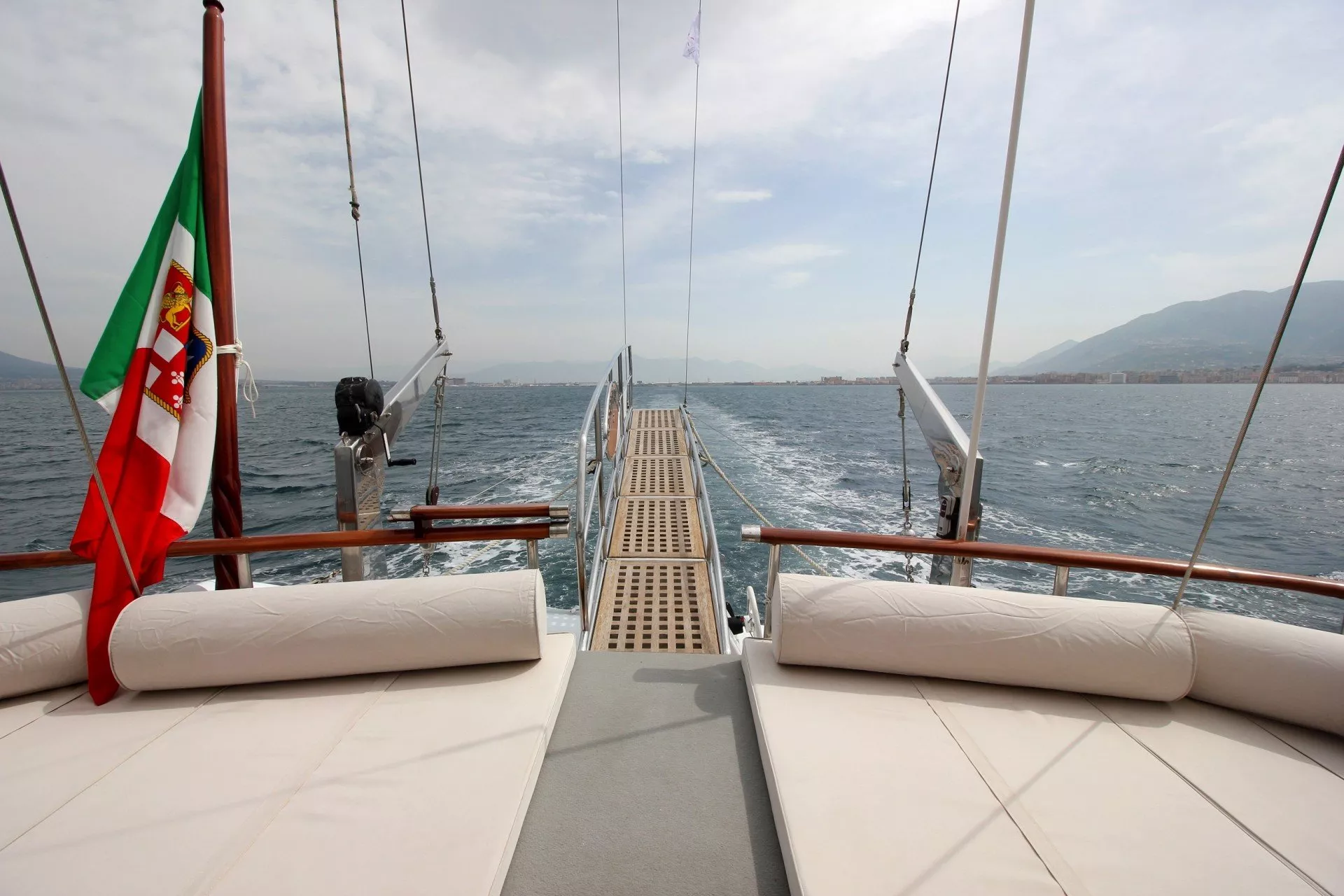 https://dev-api.arconyachts.com/storage/media/21842/conversions/757_3797244704-optimize.webp