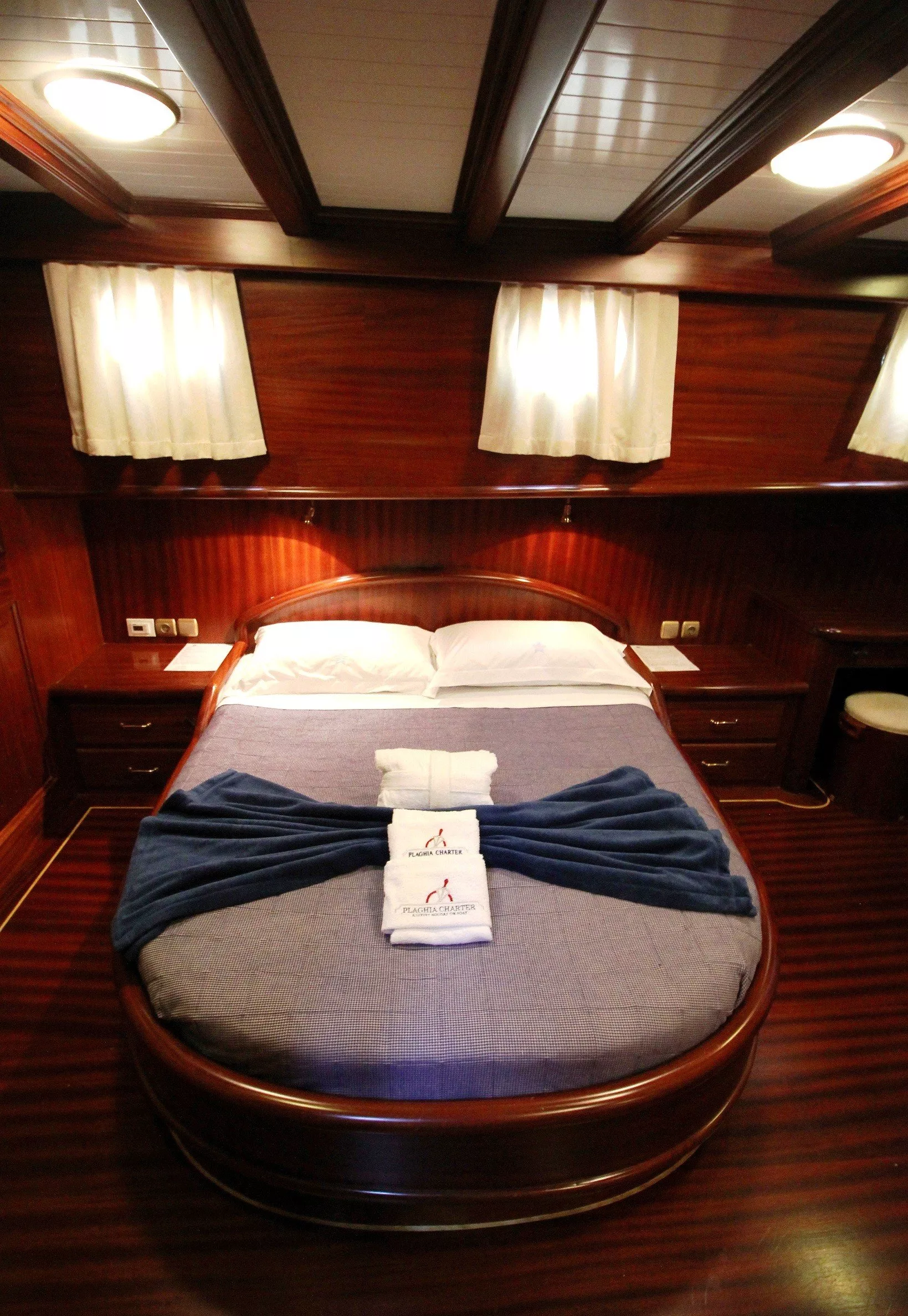 https://dev-api.arconyachts.com/storage/media/21846/conversions/757_2524468582-optimize.webp