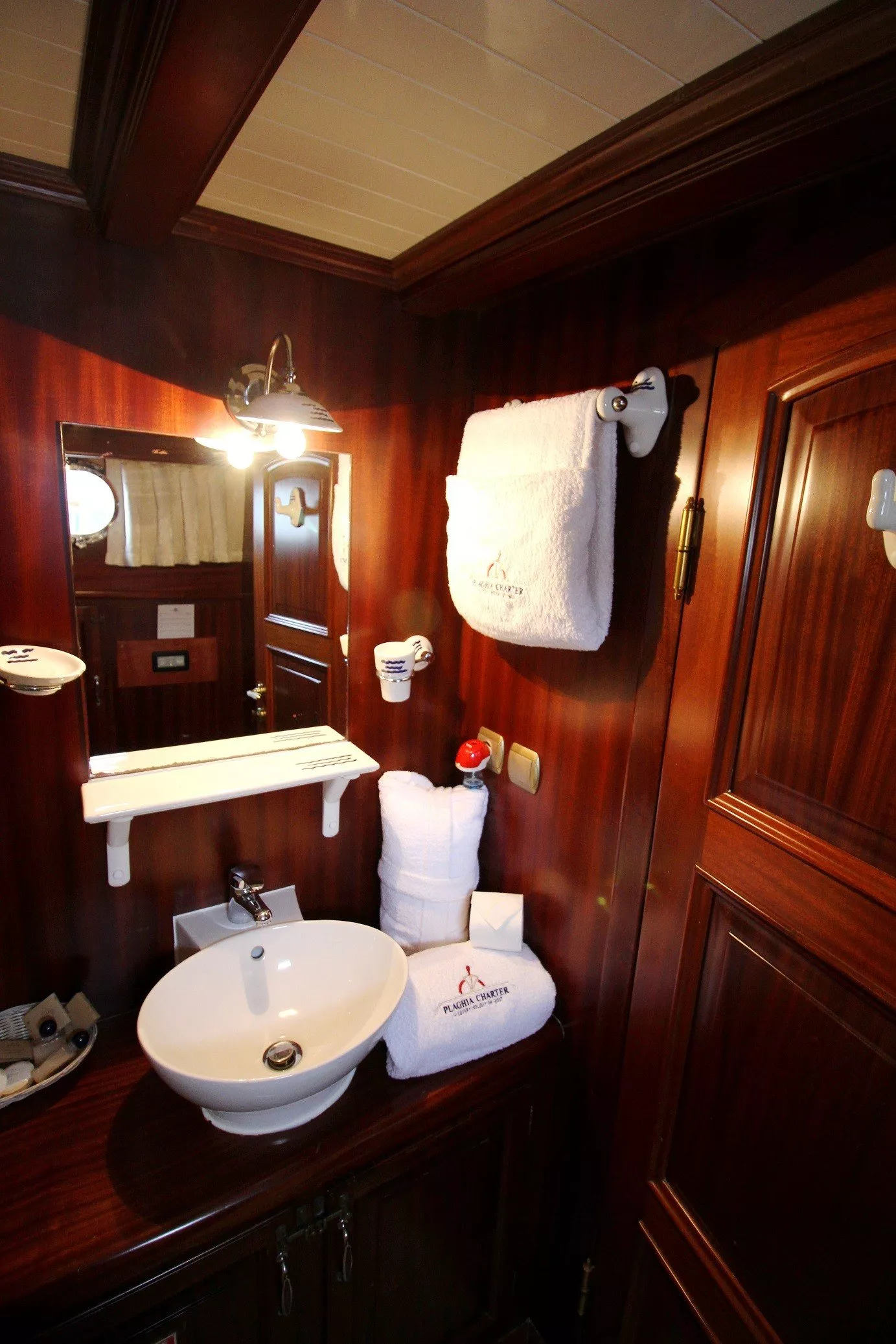 https://dev-api.arconyachts.com/storage/media/21848/conversions/757_5785931570-optimize.webp