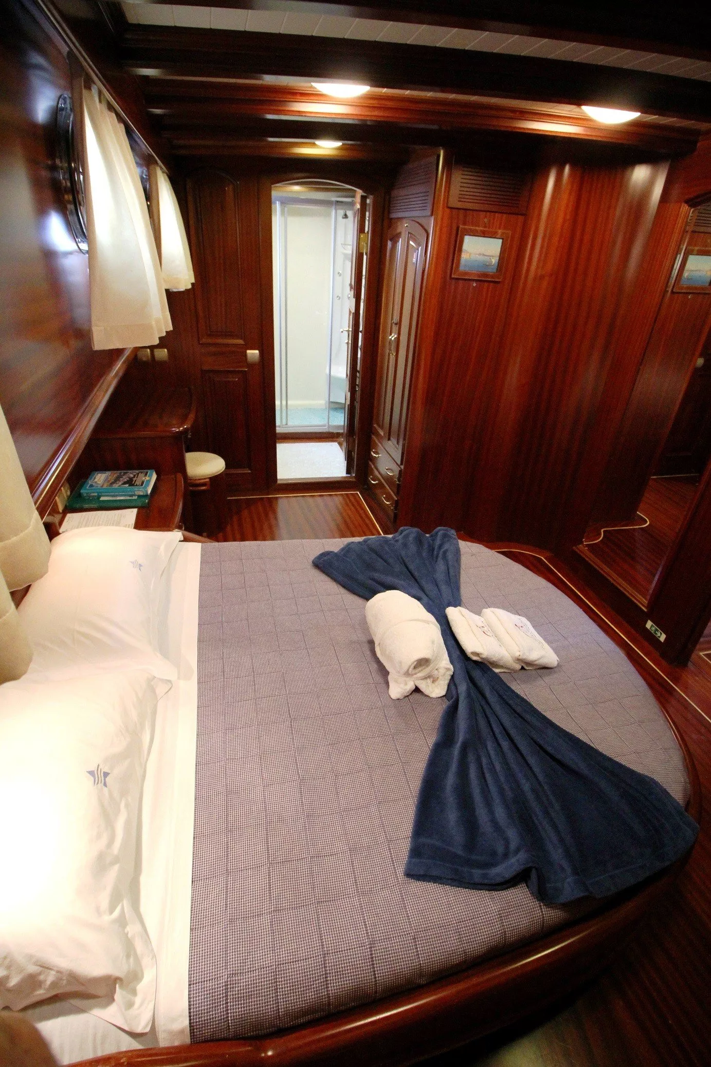 https://dev-api.arconyachts.com/storage/media/21849/conversions/757_1451169169-optimize.webp