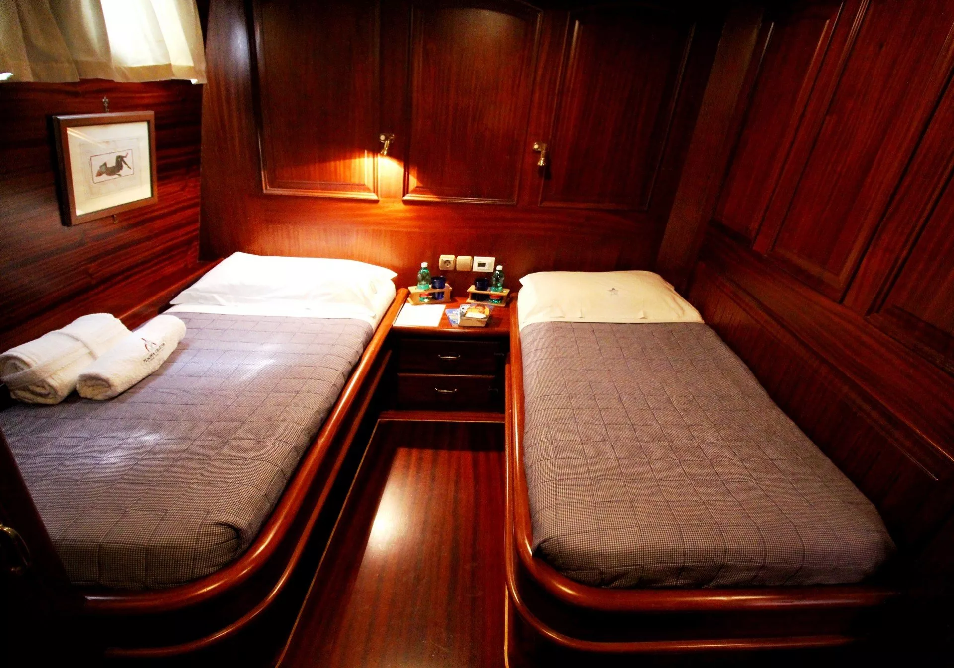 https://dev-api.arconyachts.com/storage/media/21850/conversions/757_2442242329-optimize.webp