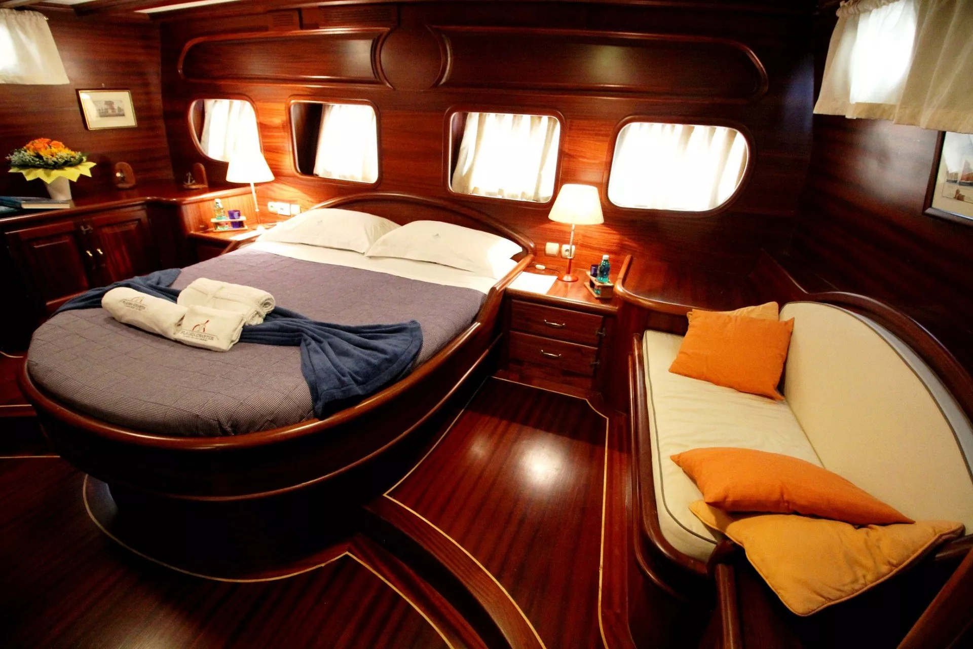 https://dev-api.arconyachts.com/storage/media/21852/conversions/757_8260191462-optimize.webp