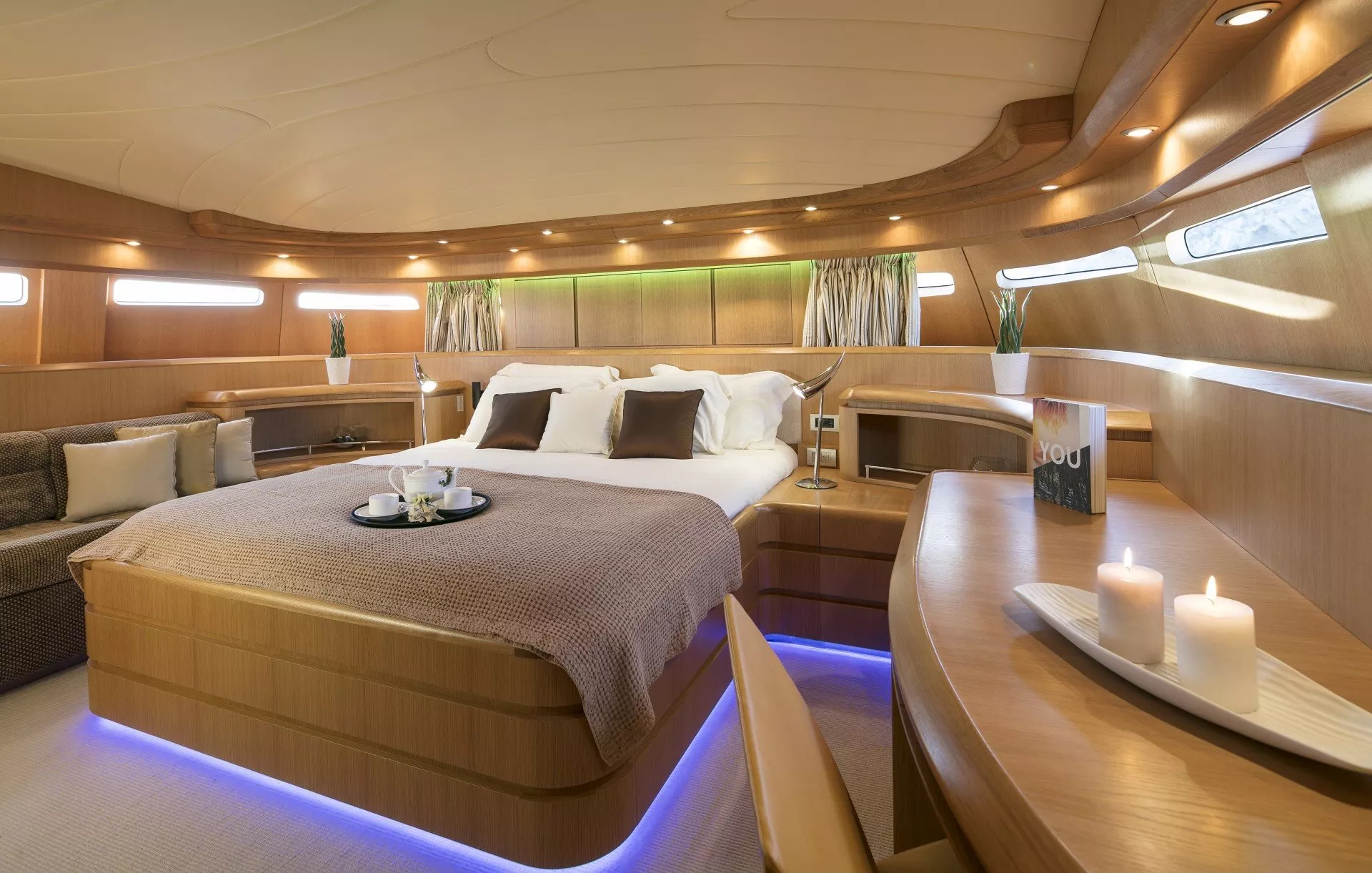https://dev-api.arconyachts.com/storage/media/21864/conversions/755_7341267768-optimize.webp