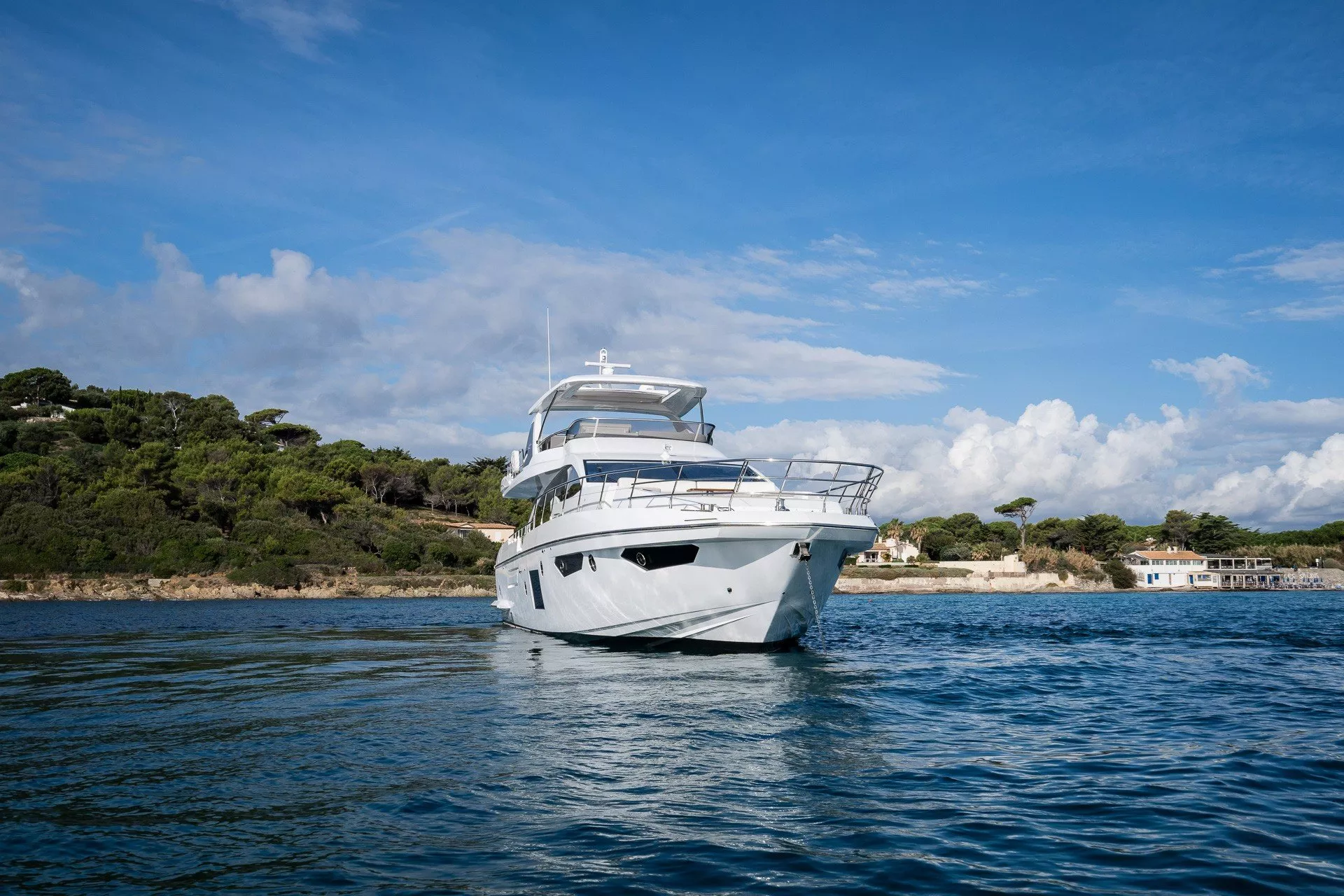 https://dev-api.arconyachts.com/storage/media/21888/conversions/754_5114340014-optimize.webp