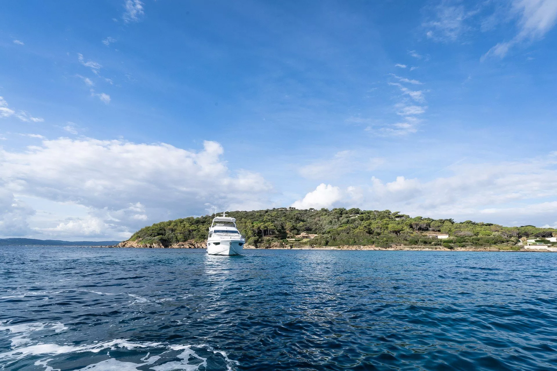 https://dev-api.arconyachts.com/storage/media/21889/conversions/754_9441126390-optimize.webp