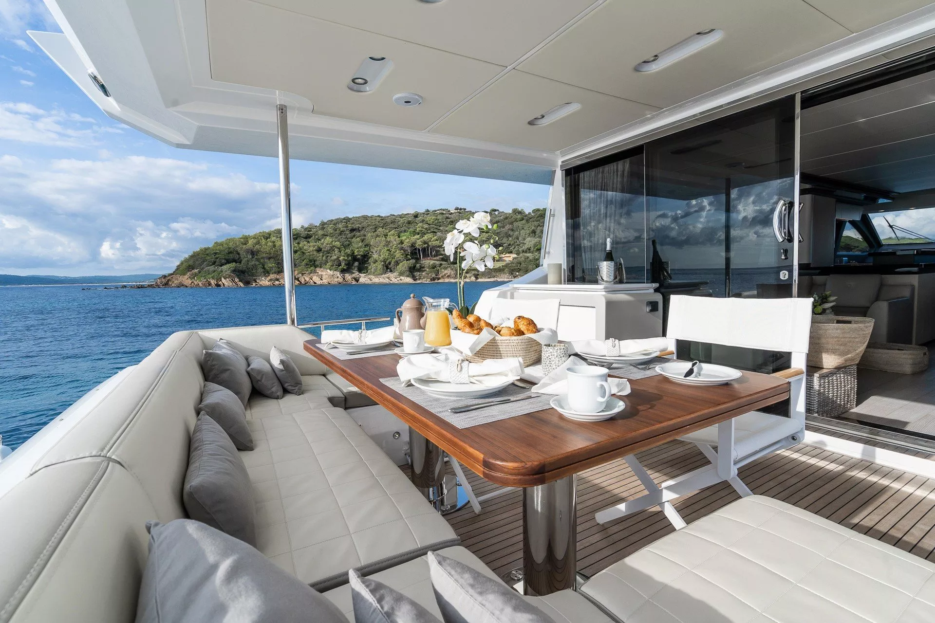 https://dev-api.arconyachts.com/storage/media/21891/conversions/754_5405252726-optimize.webp