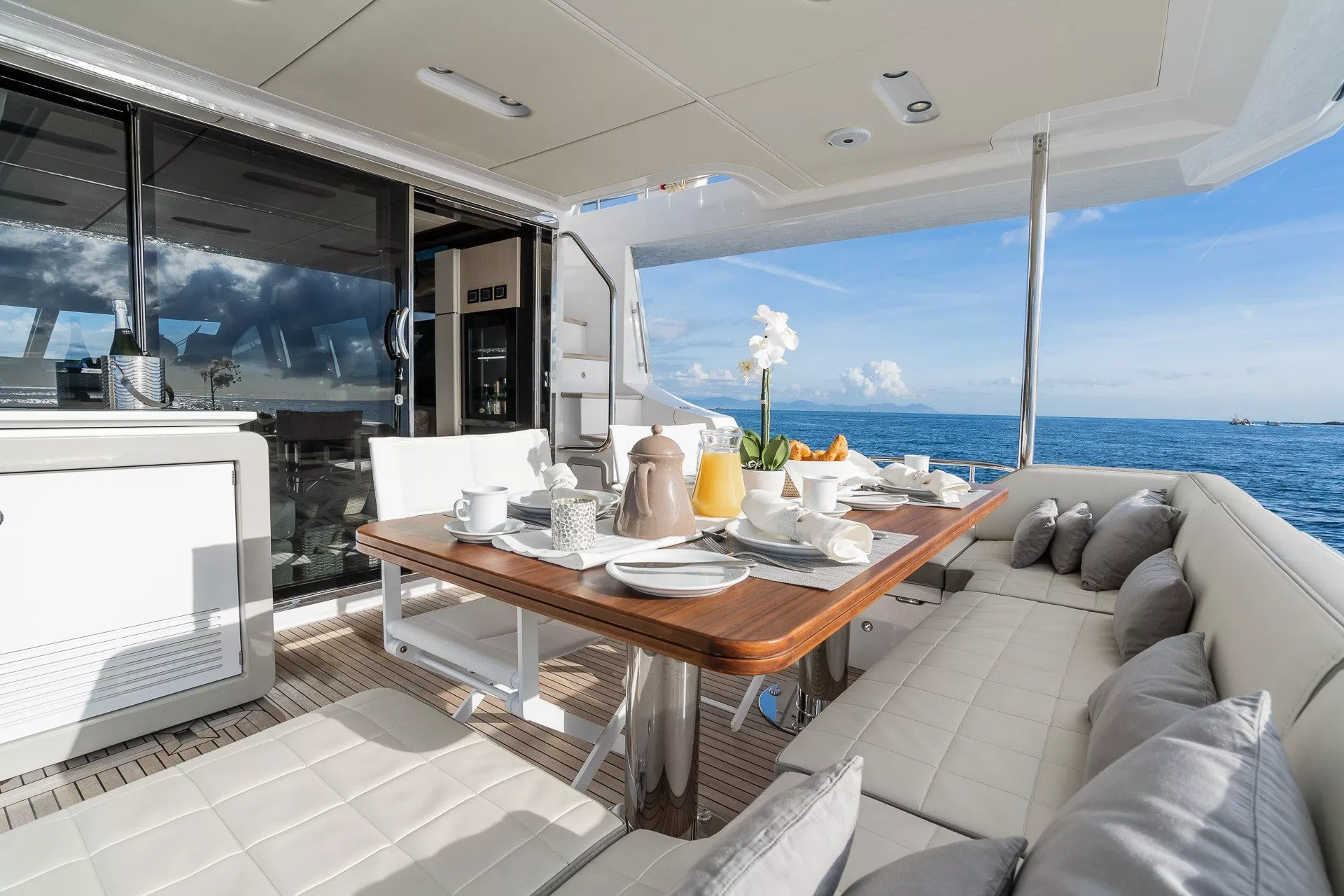 https://dev-api.arconyachts.com/storage/media/21896/conversions/754_3747077892-optimize.webp