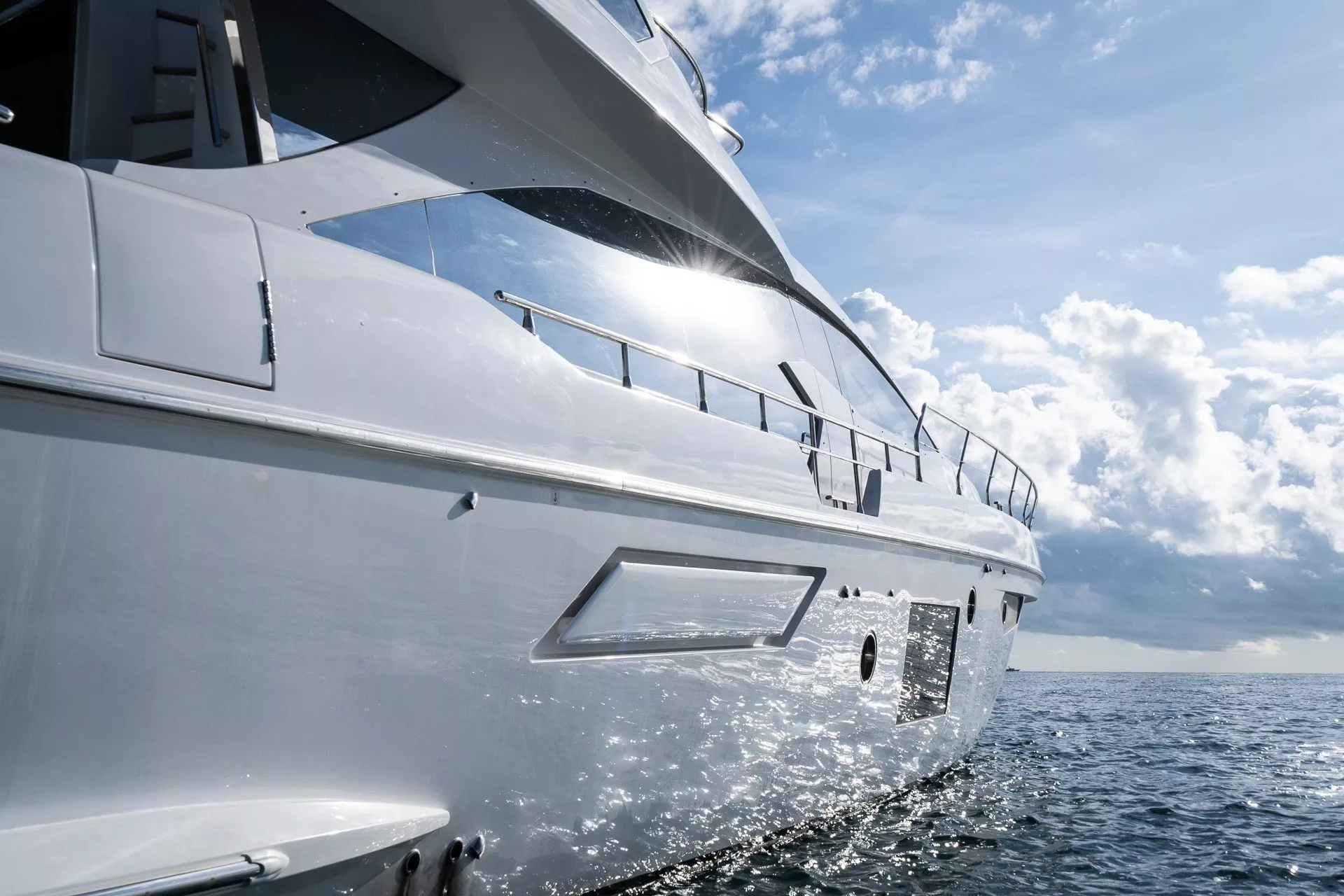 https://dev-api.arconyachts.com/storage/media/21898/conversions/754_2781785551-optimize.webp