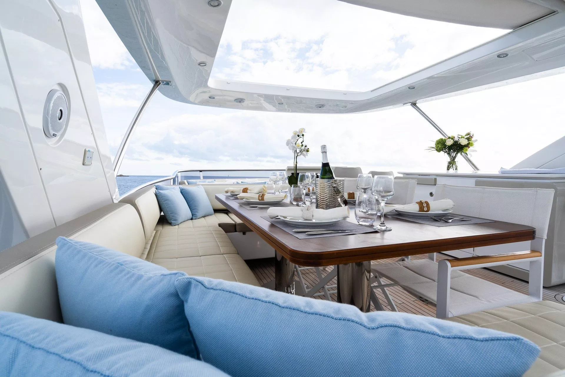 https://dev-api.arconyachts.com/storage/media/21905/conversions/754_9439256466-optimize.webp