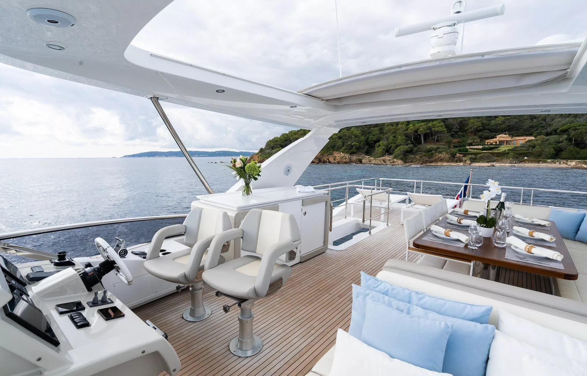 https://dev-api.arconyachts.com/storage/media/21908/conversions/754_7306551846-optimize.webp