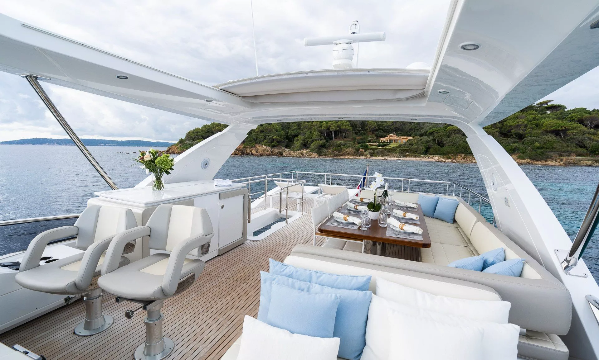 https://dev-api.arconyachts.com/storage/media/21909/conversions/754_6321282410-optimize.webp