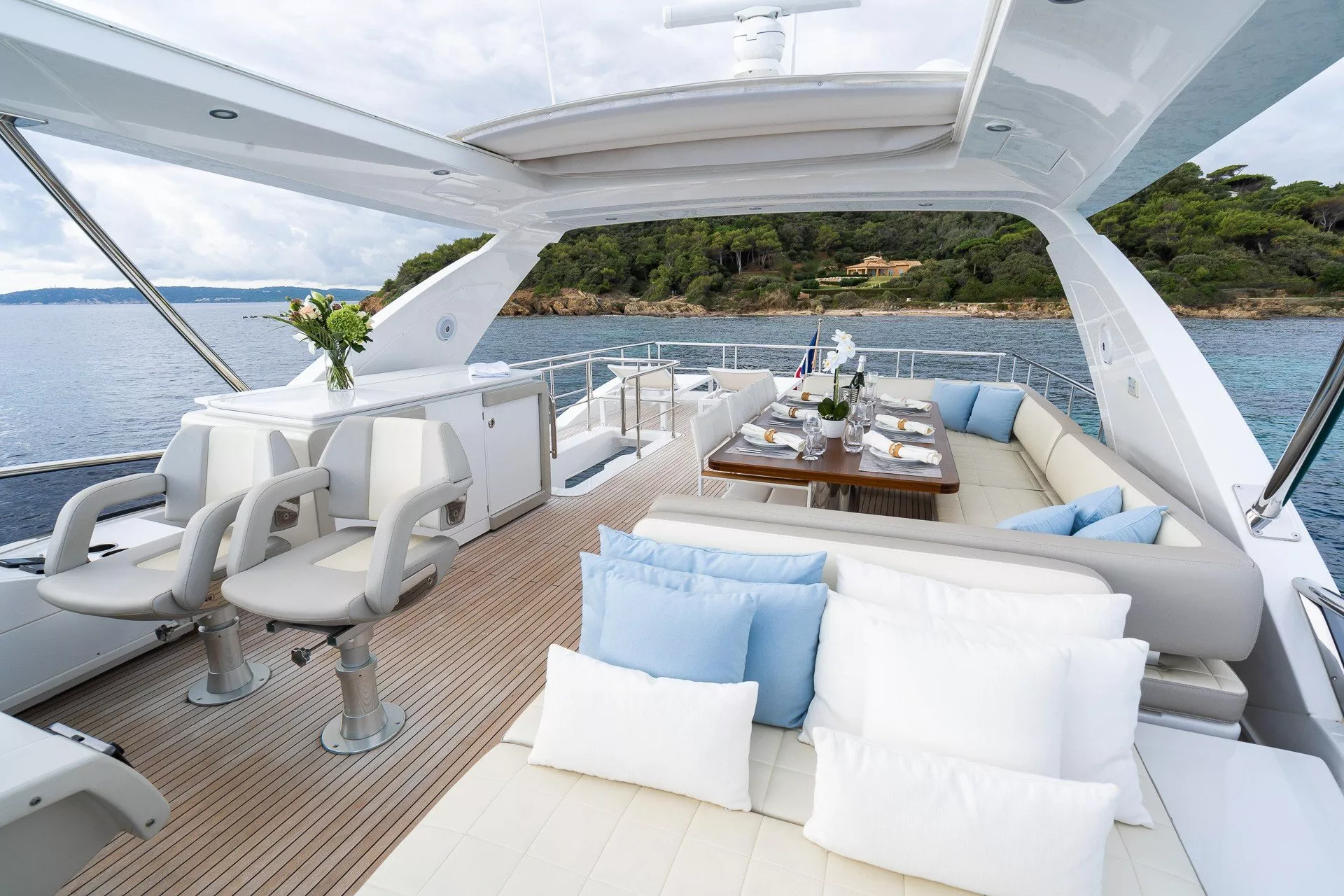 https://dev-api.arconyachts.com/storage/media/21910/conversions/754_2044020193-optimize.webp