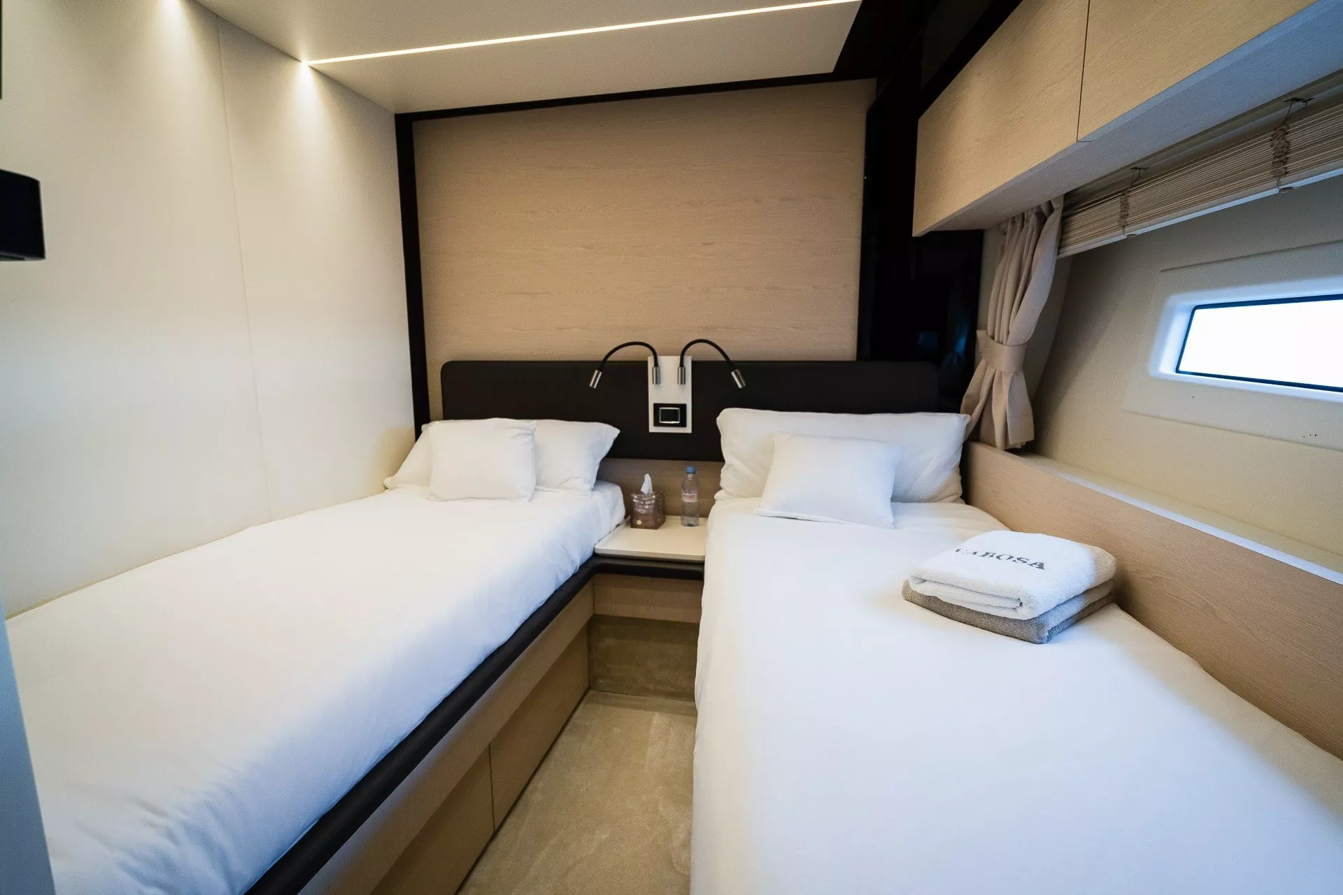 https://dev-api.arconyachts.com/storage/media/21918/conversions/754_9907316471-optimize.webp