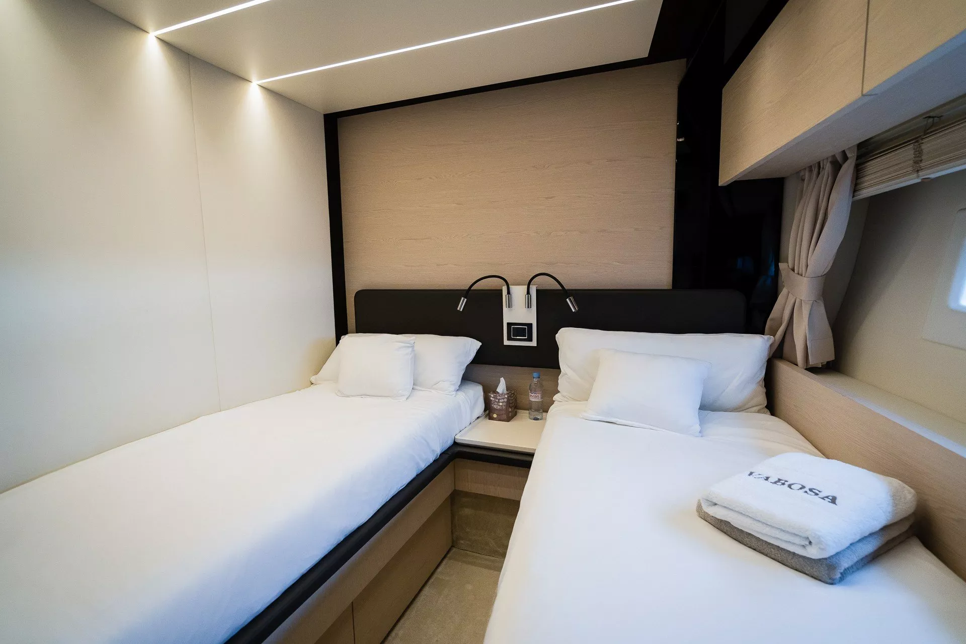 https://dev-api.arconyachts.com/storage/media/21919/conversions/754_5321406796-optimize.webp