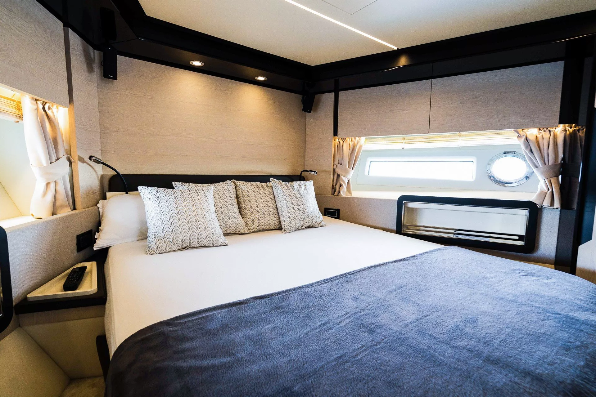 https://dev-api.arconyachts.com/storage/media/21921/conversions/754_4195955369-optimize.webp