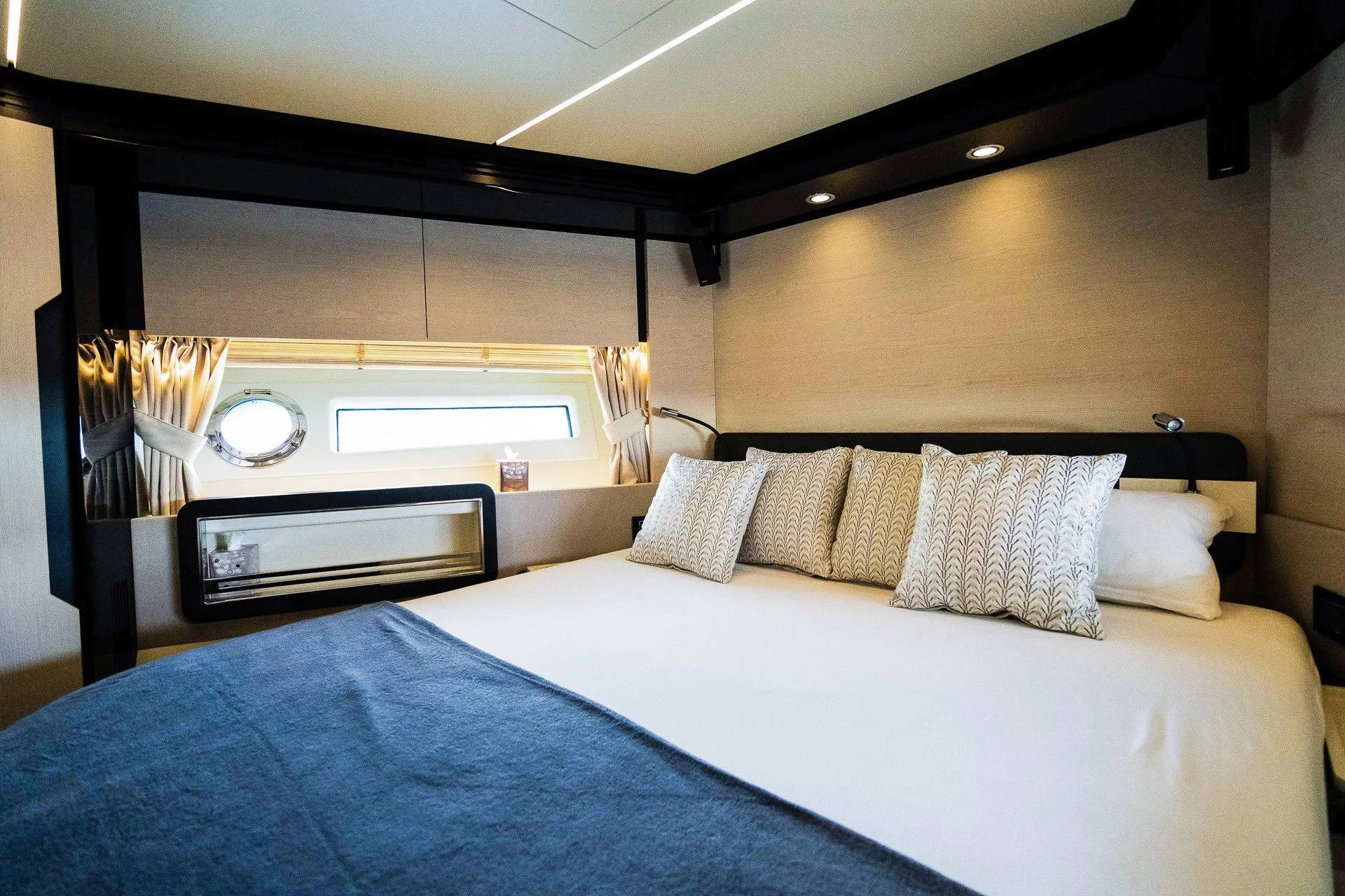 https://dev-api.arconyachts.com/storage/media/21922/conversions/754_5283271334-optimize.webp