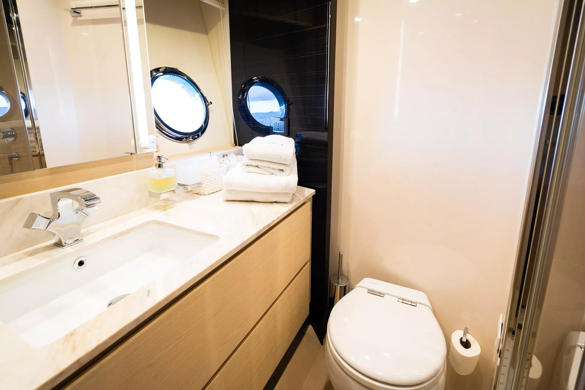 https://dev-api.arconyachts.com/storage/media/21927/conversions/754_9570016648-optimize.webp