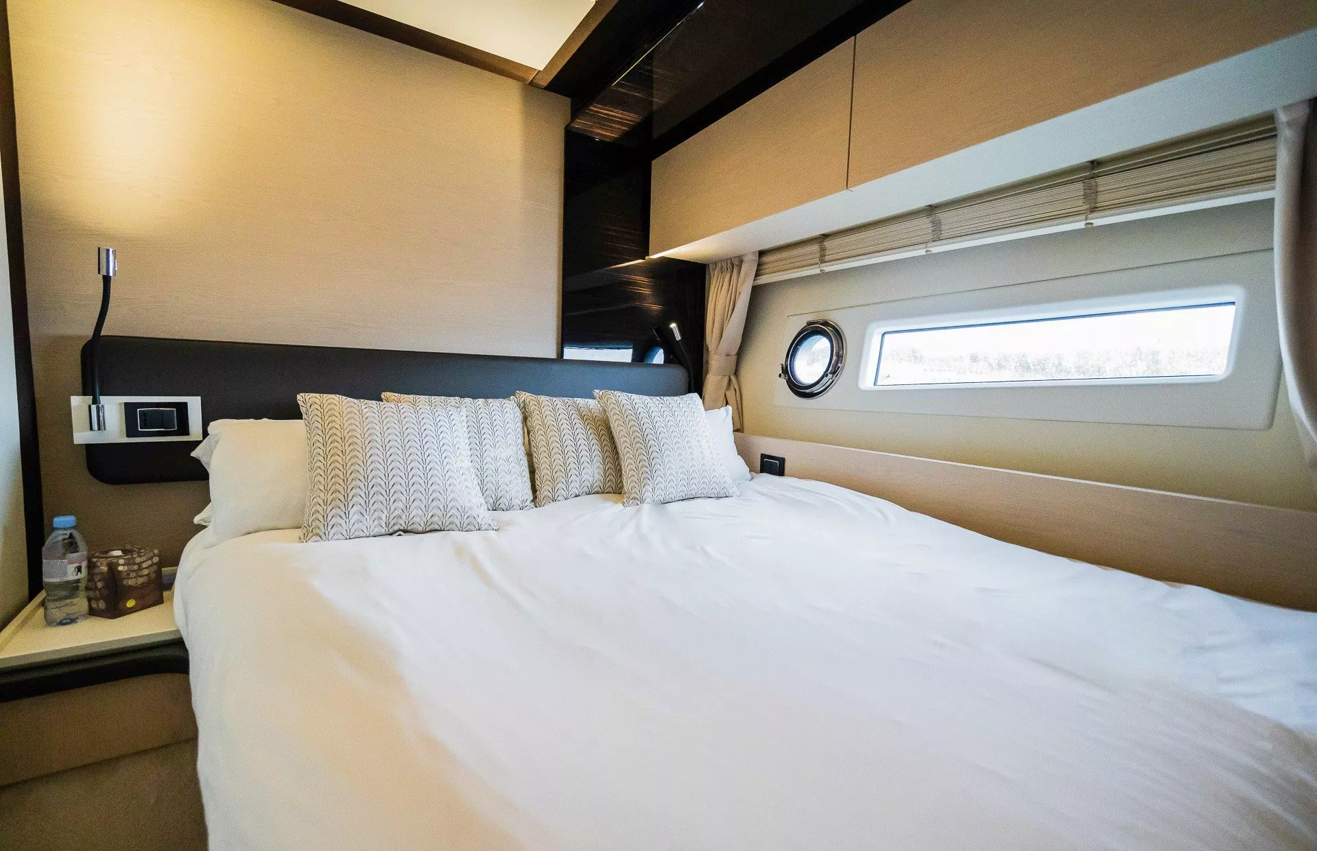 https://dev-api.arconyachts.com/storage/media/21936/conversions/754_5731173748-optimize.webp