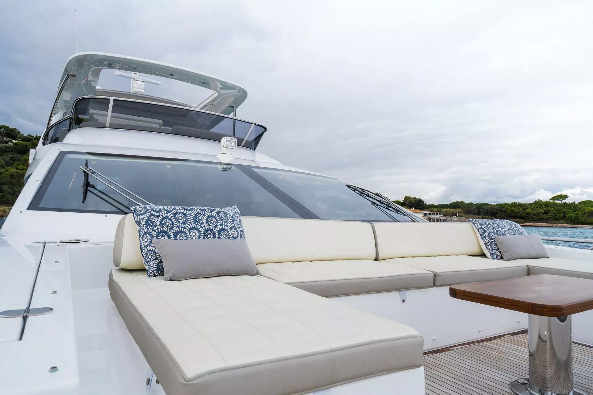 https://dev-api.arconyachts.com/storage/media/21938/conversions/754_5035384872-optimize.webp