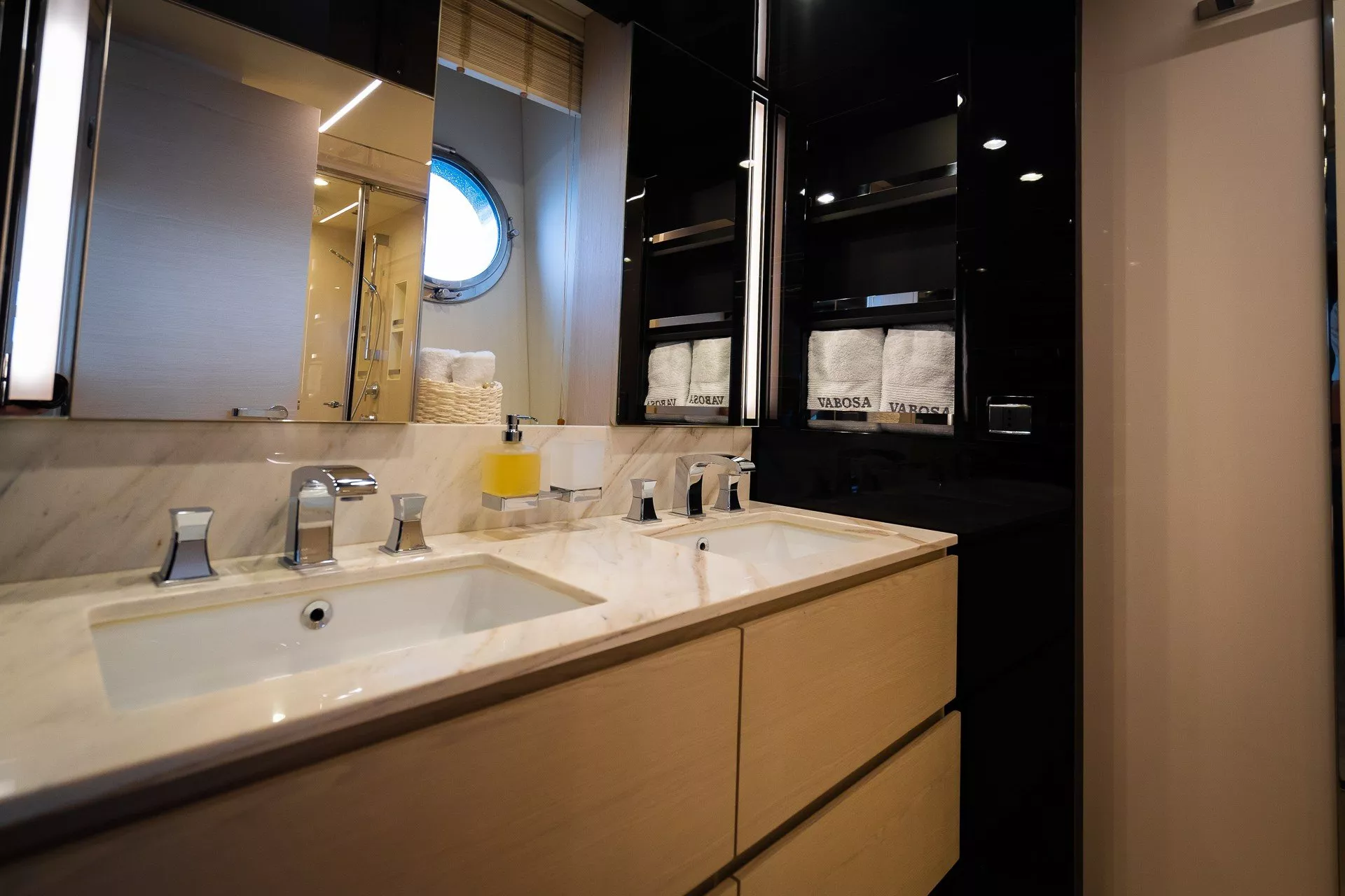 https://dev-api.arconyachts.com/storage/media/21939/conversions/754_9140318369-optimize.webp