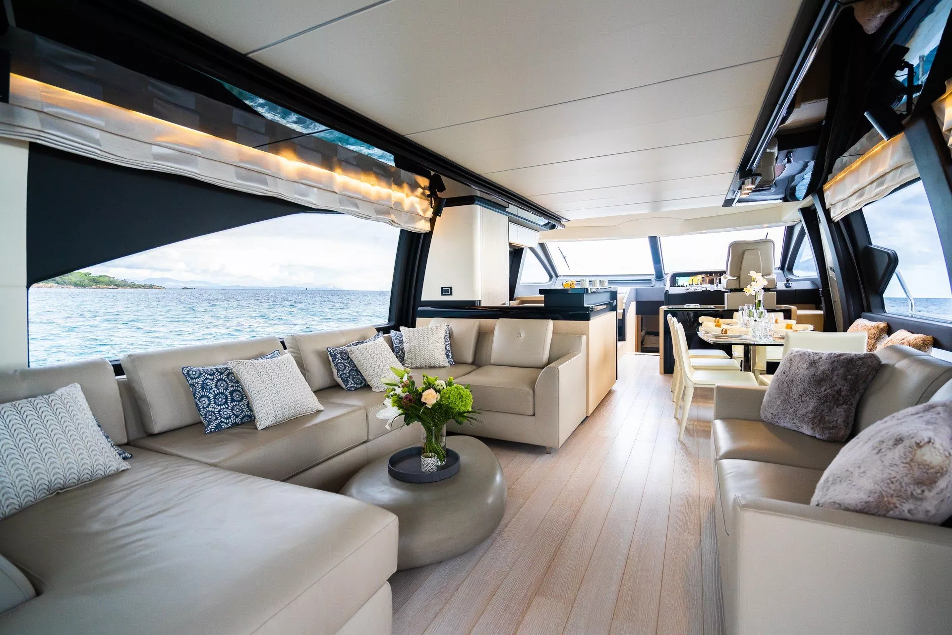 https://dev-api.arconyachts.com/storage/media/21941/conversions/754_2451945656-optimize.webp