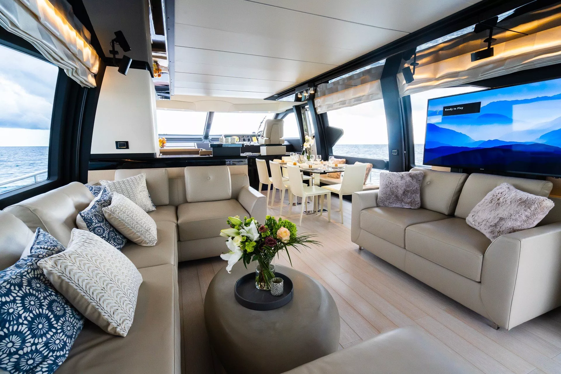 https://dev-api.arconyachts.com/storage/media/21943/conversions/754_1253921279-optimize.webp