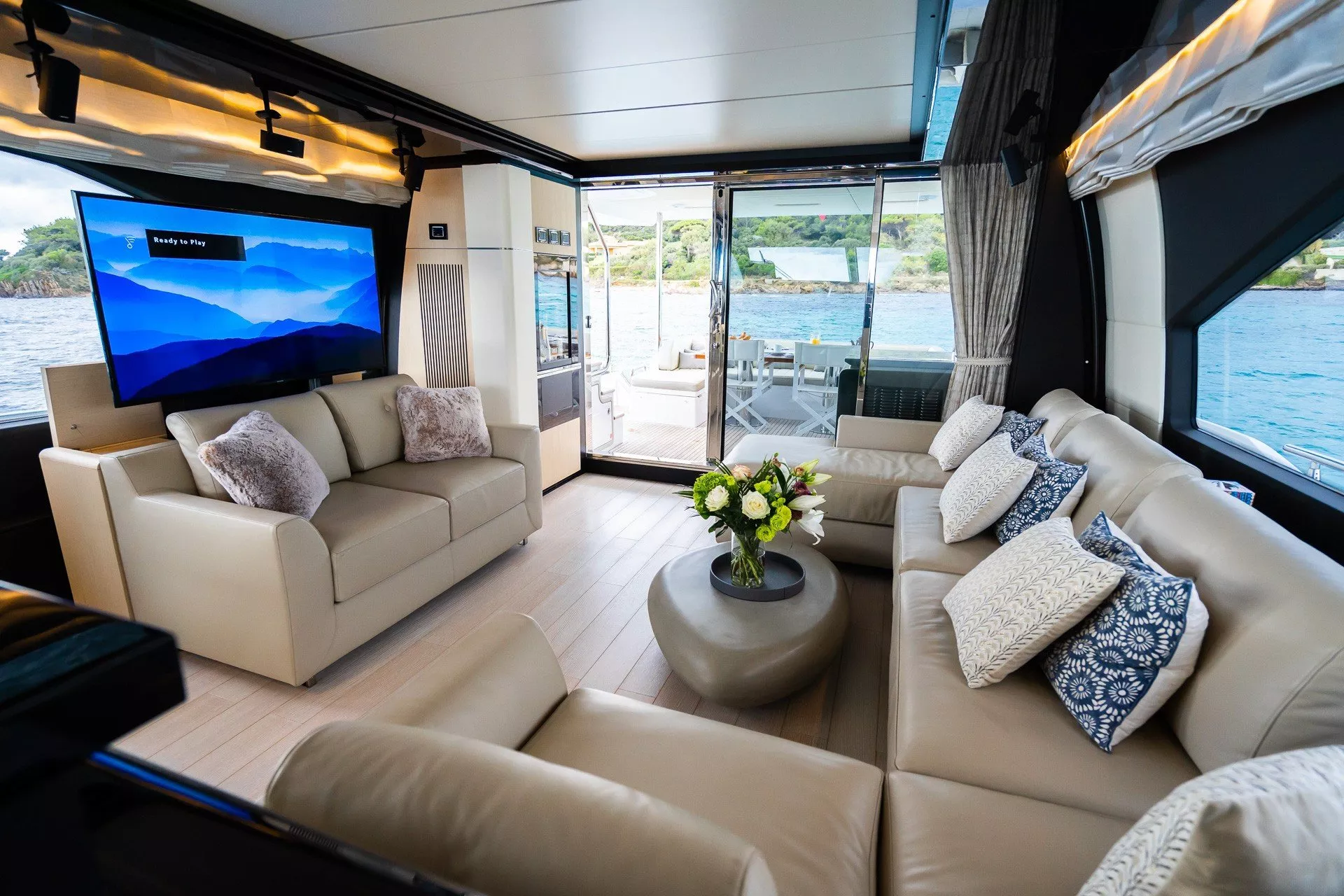 https://dev-api.arconyachts.com/storage/media/21948/conversions/754_0260311721-optimize.webp