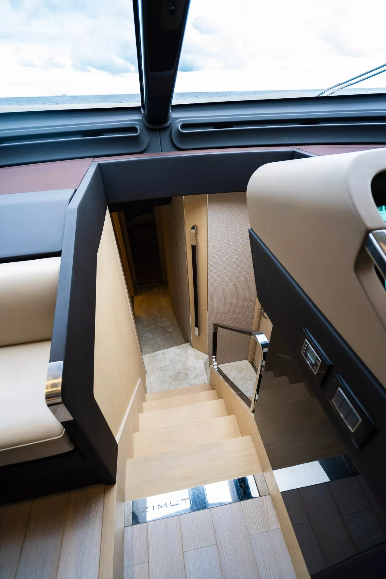 https://dev-api.arconyachts.com/storage/media/21955/conversions/754_3814357432-optimize.webp