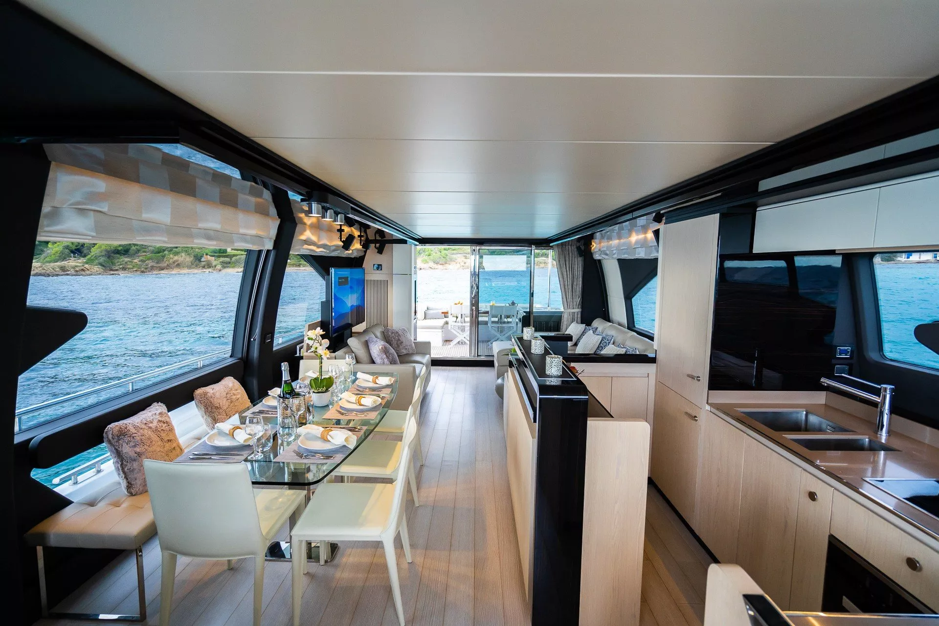 https://dev-api.arconyachts.com/storage/media/21959/conversions/754_7816791824-optimize.webp