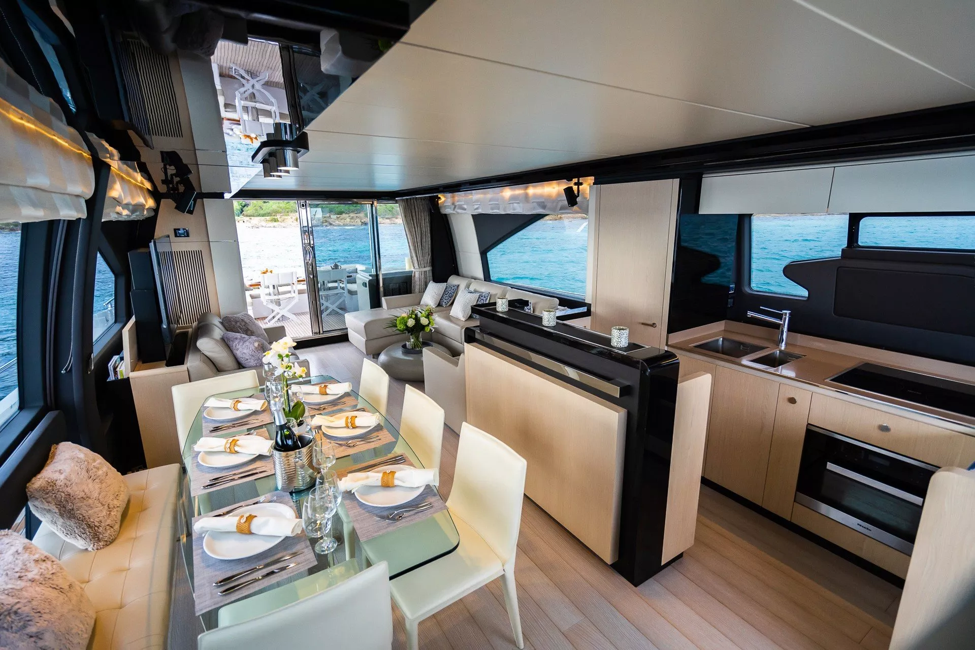 https://dev-api.arconyachts.com/storage/media/21963/conversions/754_0034776976-optimize.webp
