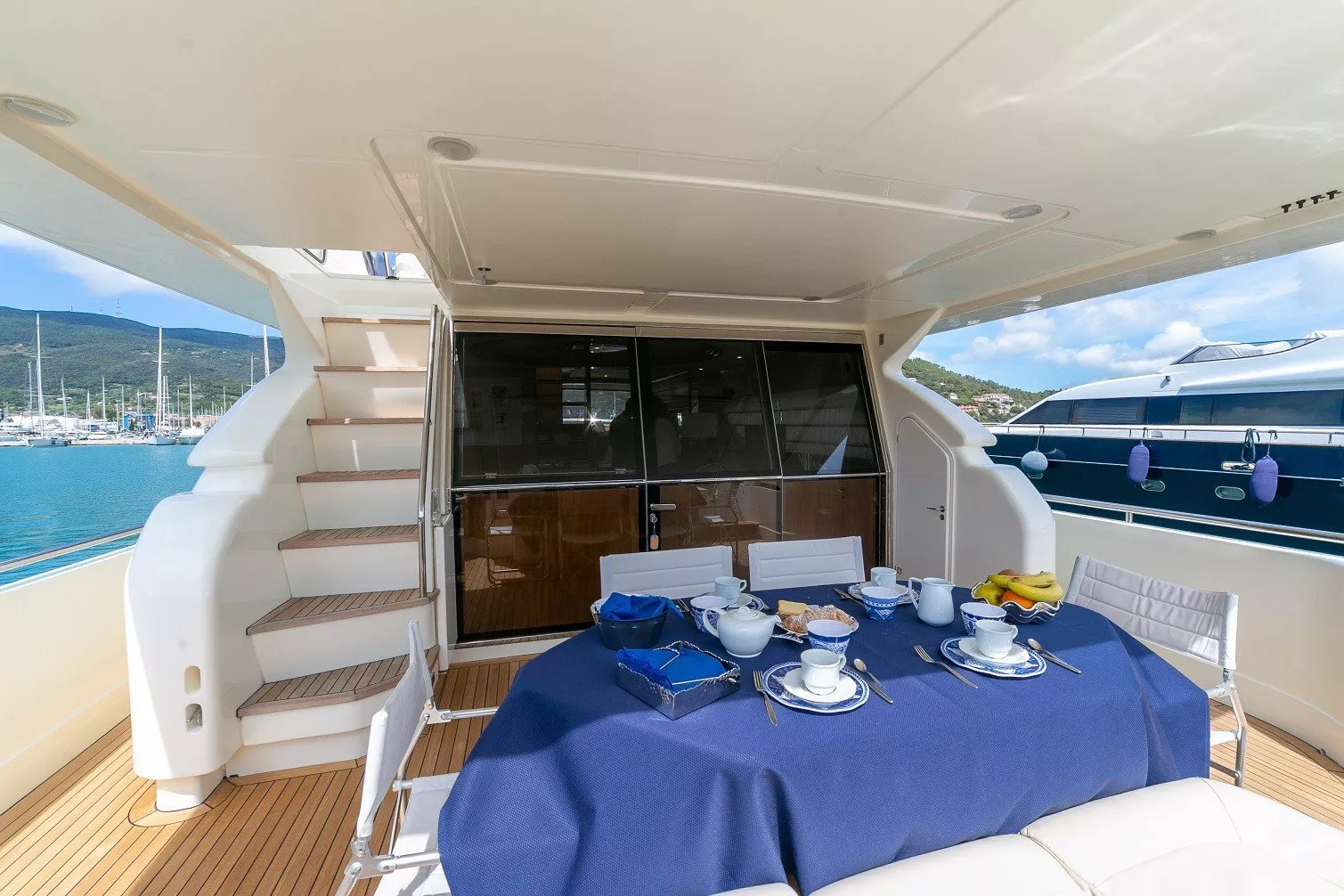 https://dev-api.arconyachts.com/storage/media/22077/conversions/749_7898906582-optimize.webp