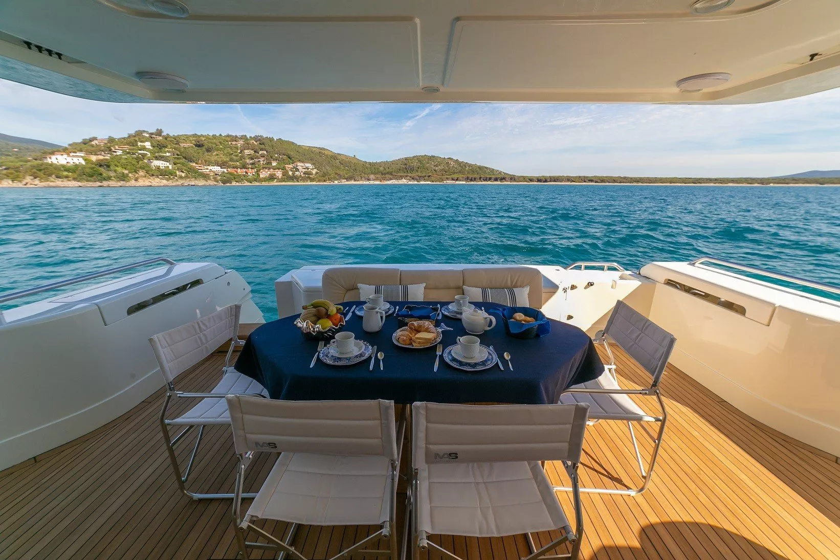 https://dev-api.arconyachts.com/storage/media/22078/conversions/749_2573995568-optimize.webp