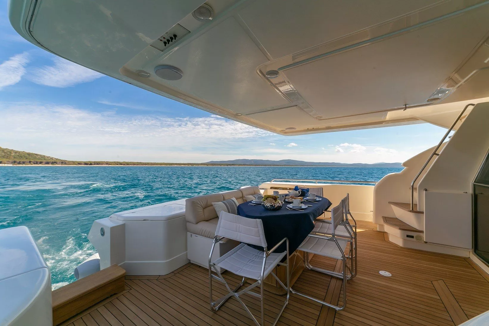 https://dev-api.arconyachts.com/storage/media/22079/conversions/749_9738638913-optimize.webp
