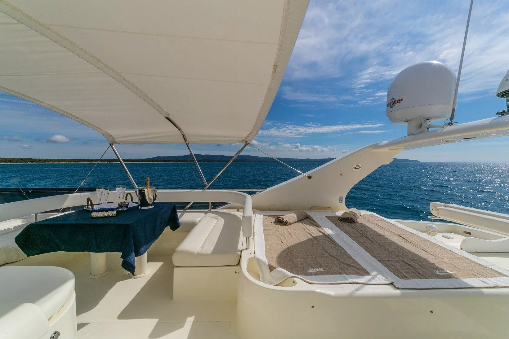 https://dev-api.arconyachts.com/storage/media/22081/conversions/749_0292252818-optimize.webp